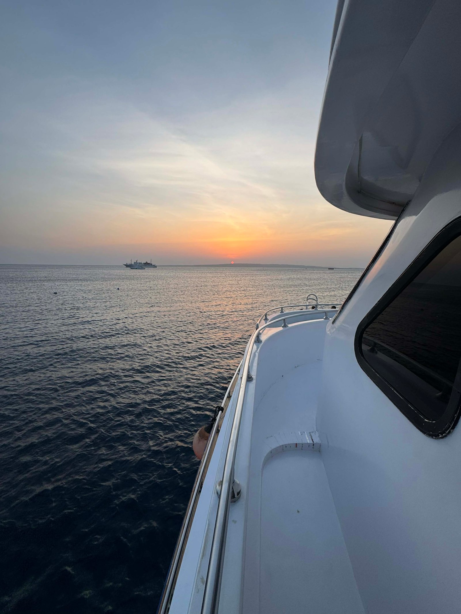 VIP private yacht excursion Hurghada Red Sea – exclusive family boat charter with pool